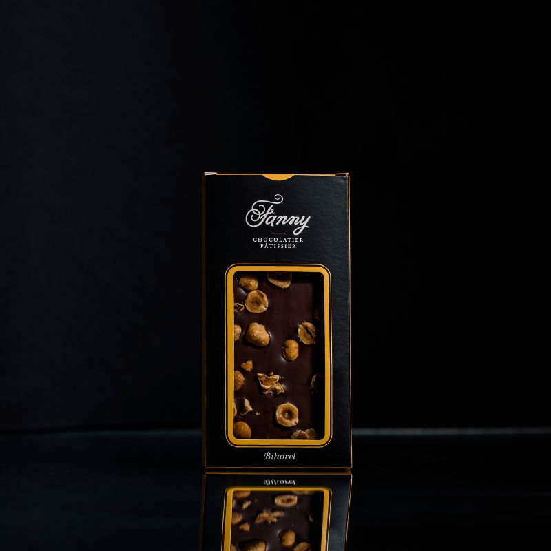 photo du produit Tablette de chocolat noir 66% Noisettes